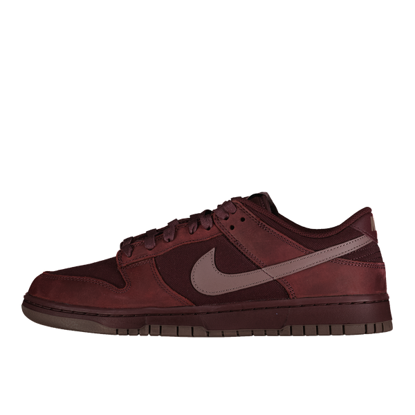 Burgundy nike sales dunks